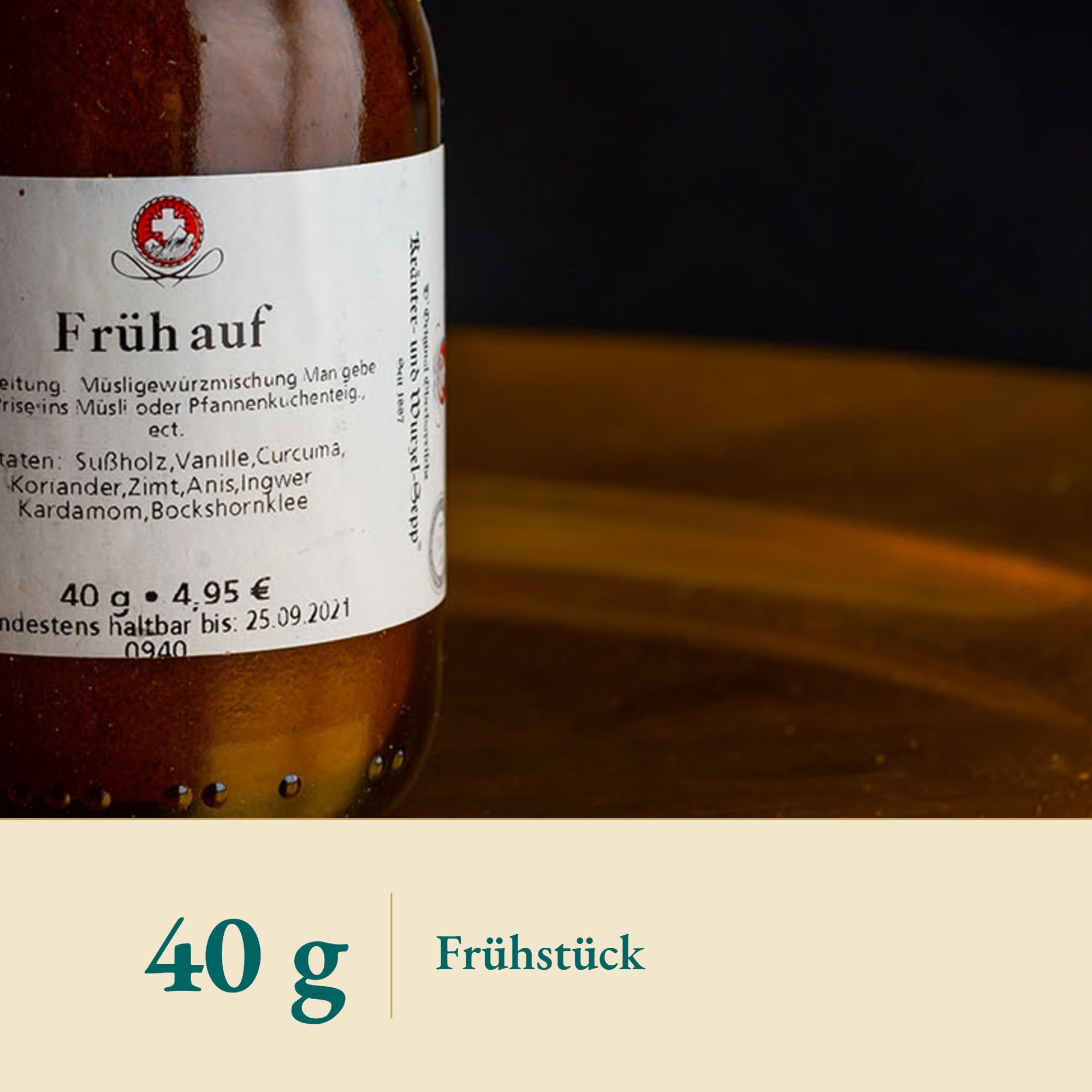 Nahaufnahme Früh auf Müsligewürz – Kräuterparadies seit 1887